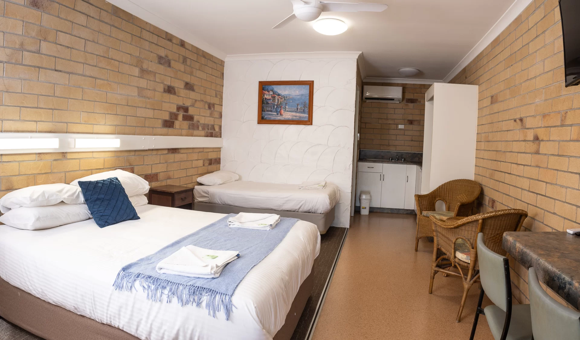 Farview Tavern room interior queen and king single