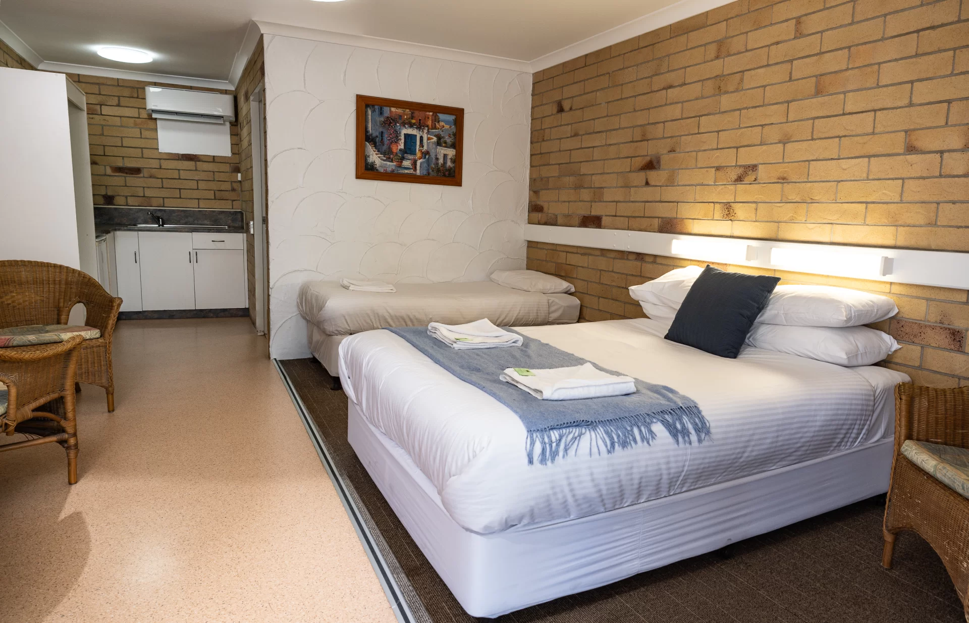 Farview Tavern room interior queen and single